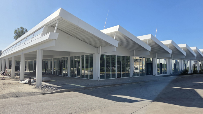 Nové interiéry a pokrok na fasádě Akademie
