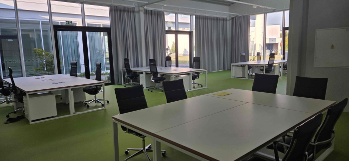 Finální přípravy na slavnostní otevření Akademie